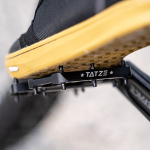 Flaches, leichtes Flat-Pedal mit Titanachse