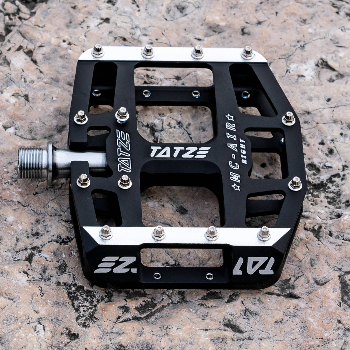 Puntal para bicicleta de montaña y eléctrica con pedales planos